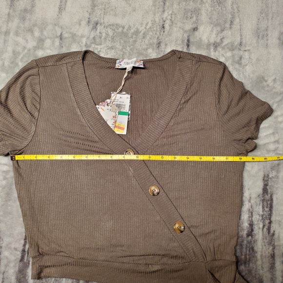 ♡♡♡♡♡  NWT Pink Rose crop top - Picture 5 of 9